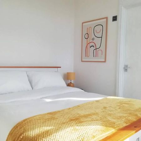 Cosy, Elegant Apartment In Heart Of Ludlow Town ภายนอก รูปภาพ