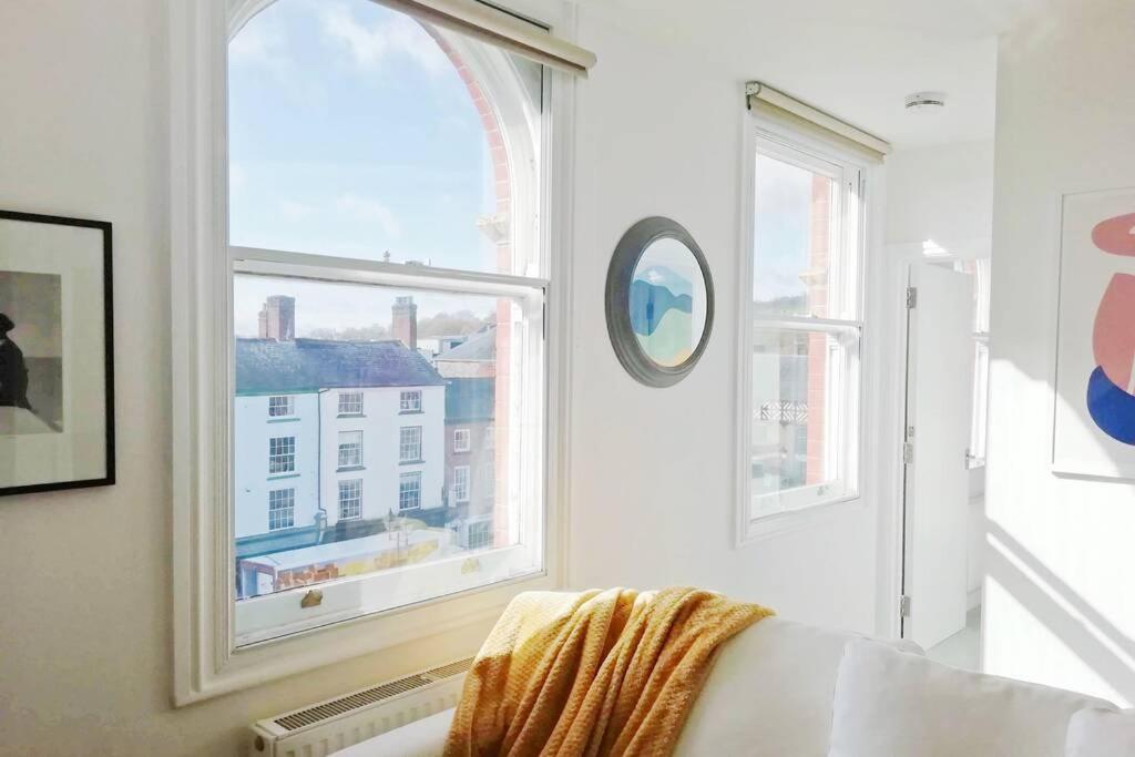 Cosy, Elegant Apartment In Heart Of Ludlow Town ภายนอก รูปภาพ