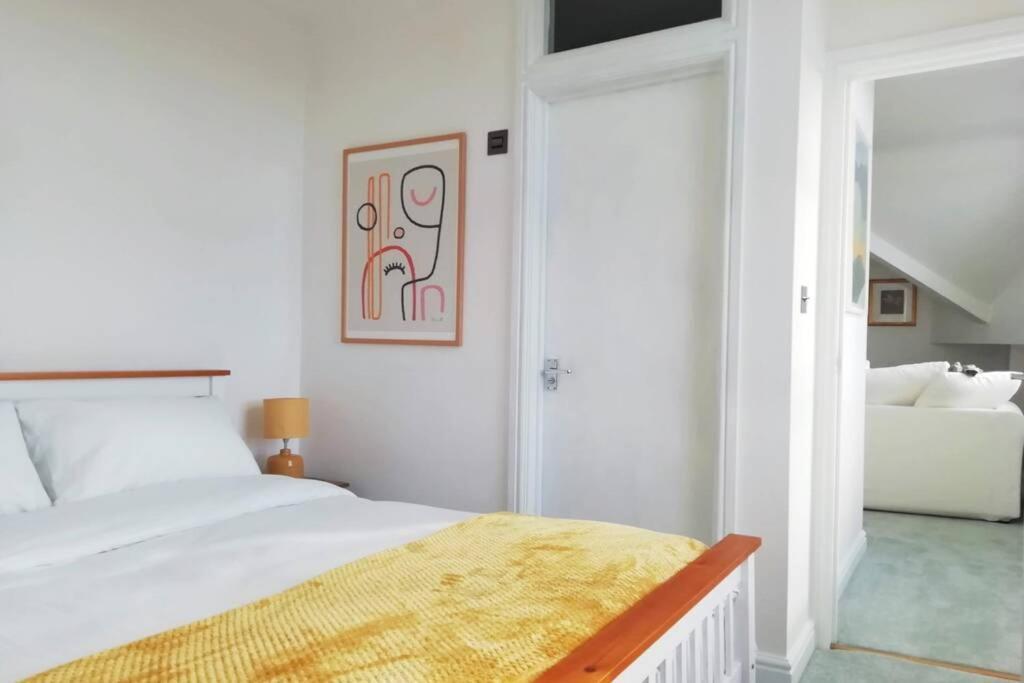 Cosy, Elegant Apartment In Heart Of Ludlow Town ภายนอก รูปภาพ